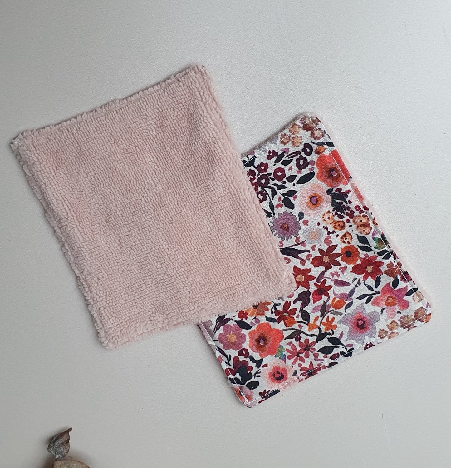 En stock – Lingette lavable coton fleuri & éponge bambou rose réutilisable