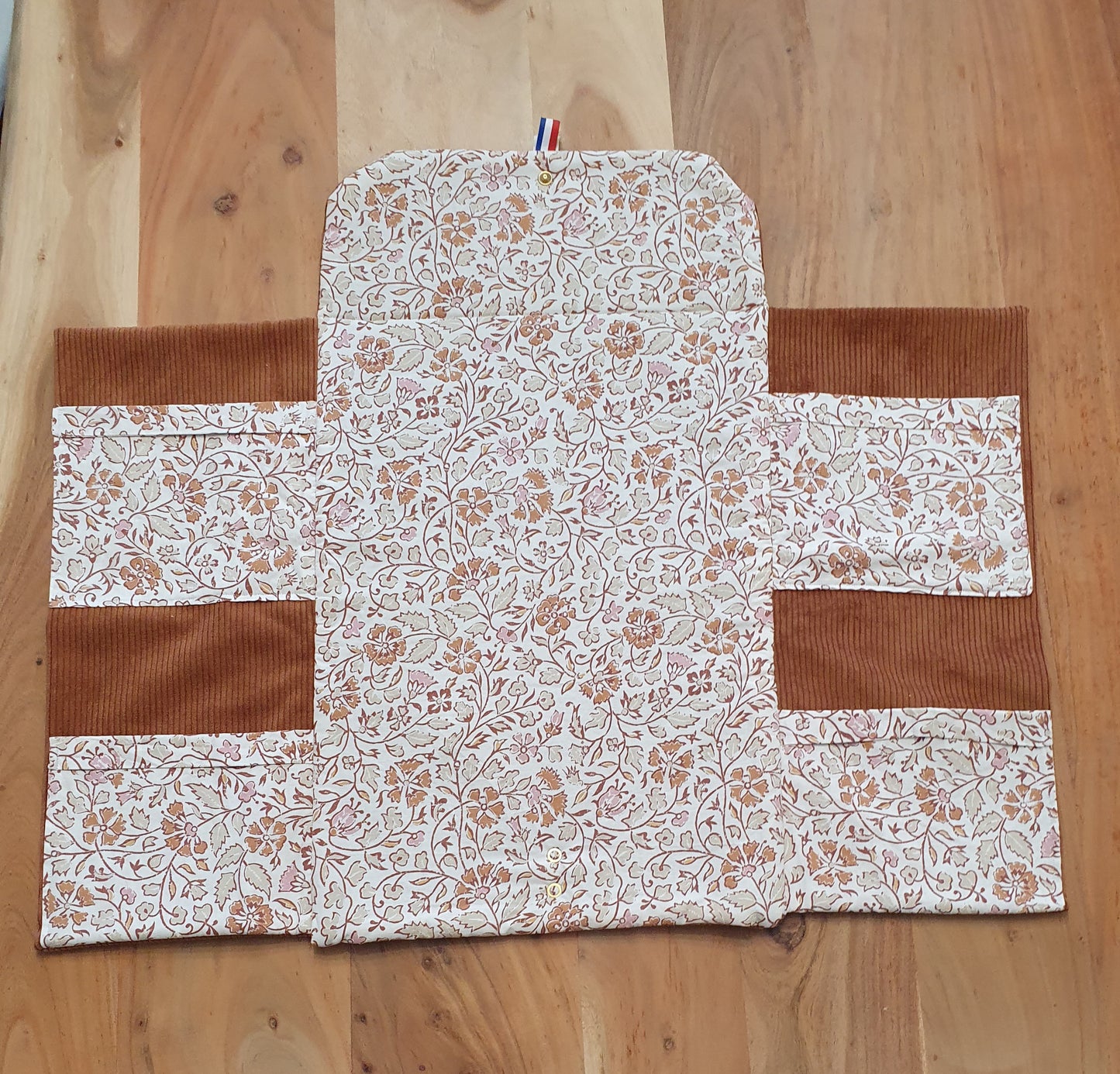 Sur mesure – Matelas à langer nomade bébé personnalisé pratique & élégant