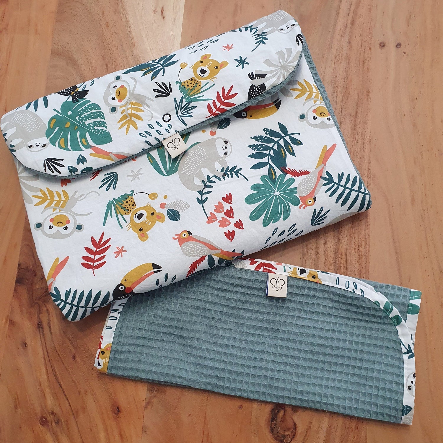Matelas à langer nomade et serviette