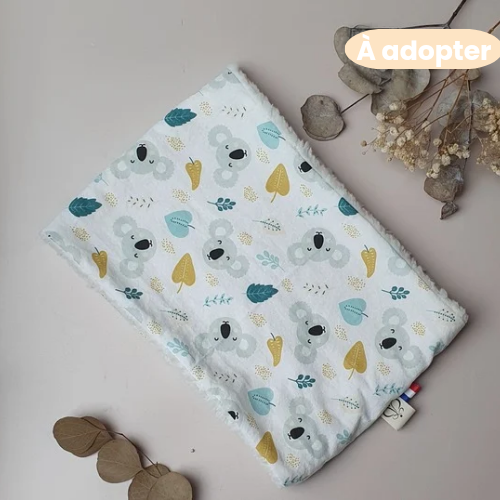 En stock – Snood enfant 27×18 cm motif koala doublé sherpa