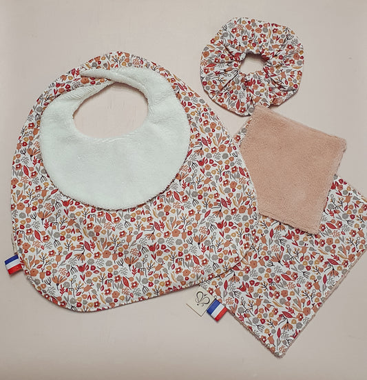 Lot Fleurette Alice bébé – Bavoir réversible, serviette & chouchou