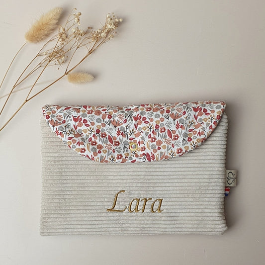 Inspiration – Protège carnet de santé personnalisé velours Ecru & fleuri Alice