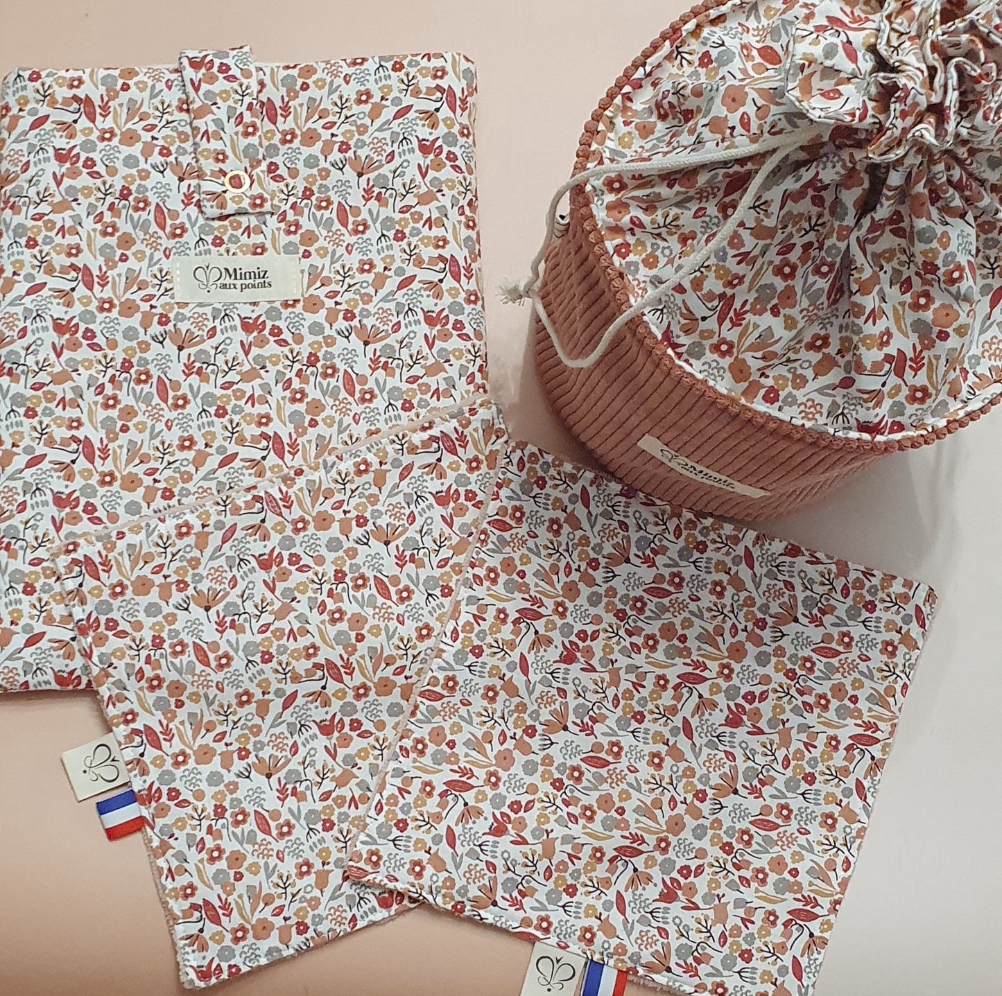 Lot Fleurette Alice fait main – Trousse pochon, housse livre & serviettes