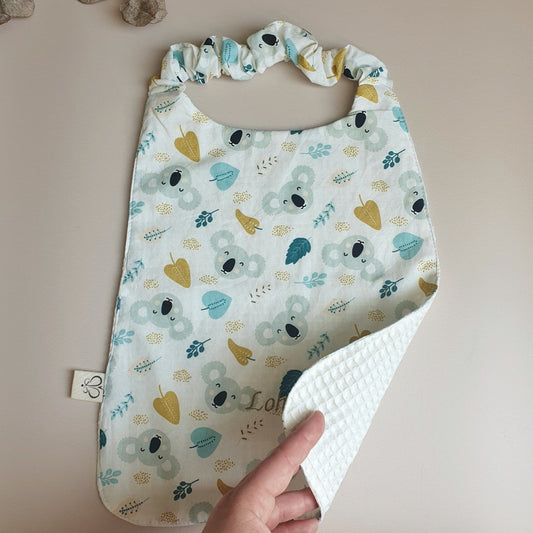 Inspiration – Bavoir élastique Koala maternelle en nid d’abeille écru brodé