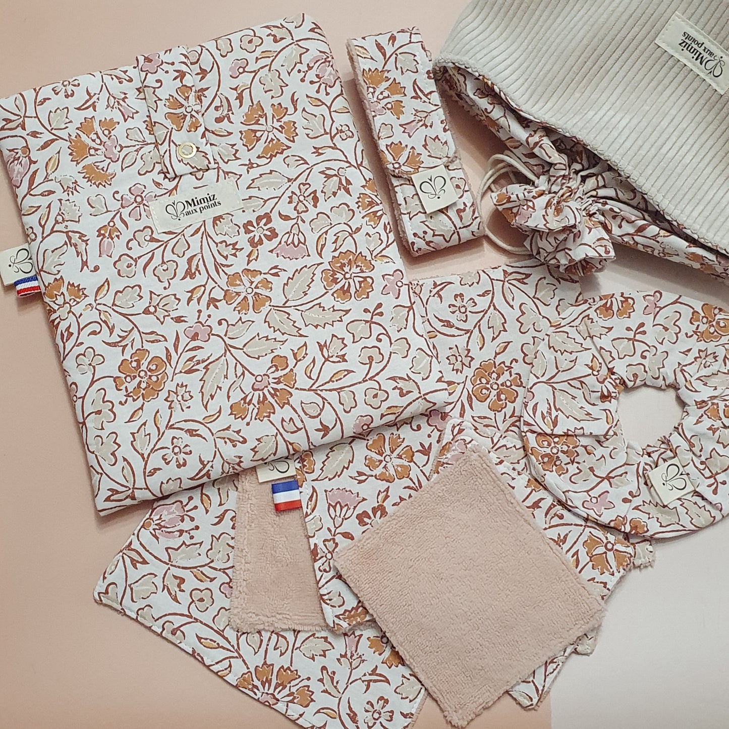 Lot Méhari fait main – Trousse, housse livre, serviettes & accessoires