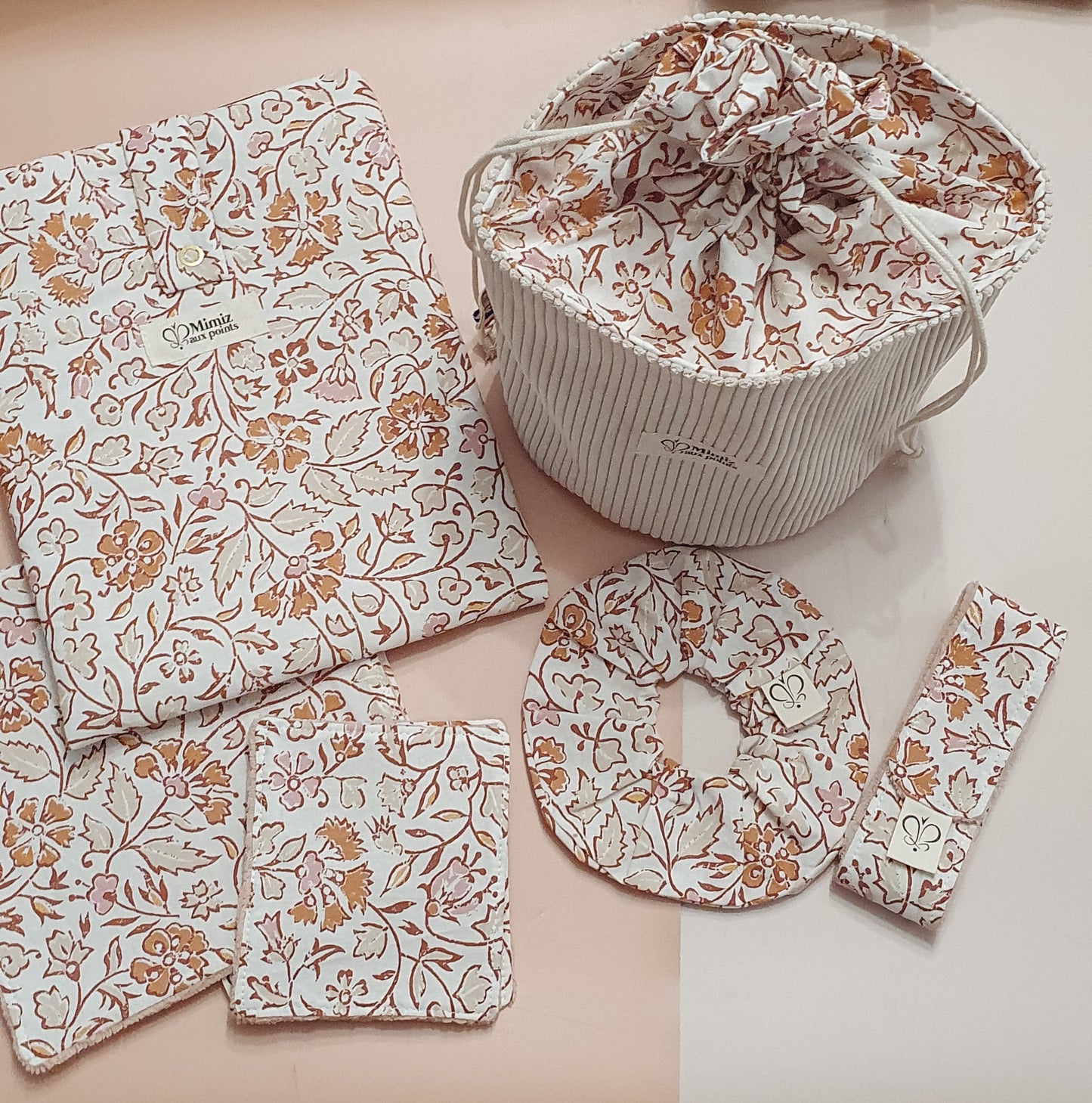 Lot Méhari fait main – Trousse, housse livre, serviettes & accessoires